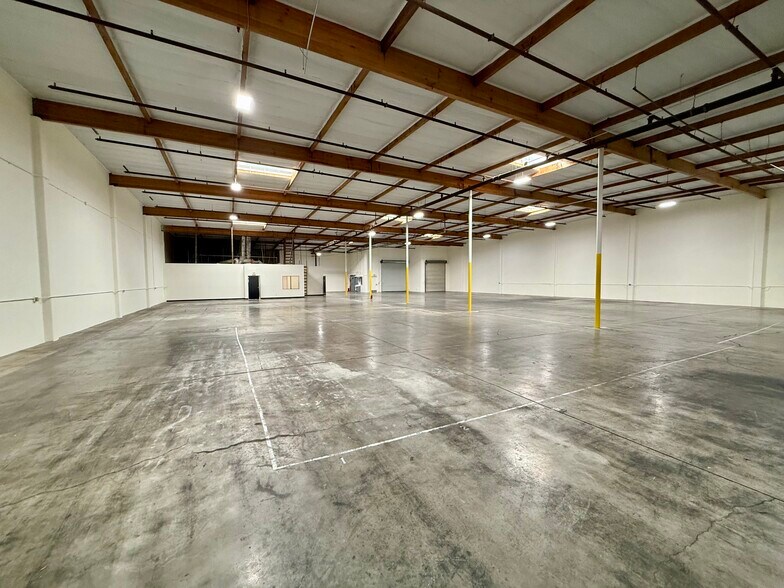 More Photos Of 350 E Crowther Ave, Placentia Warehouse For Lease
