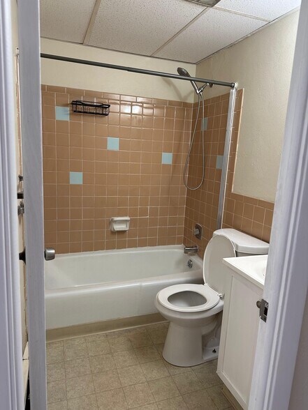 More Photos Of 1545 Kansas Ave, Lorain Apartments For Sale