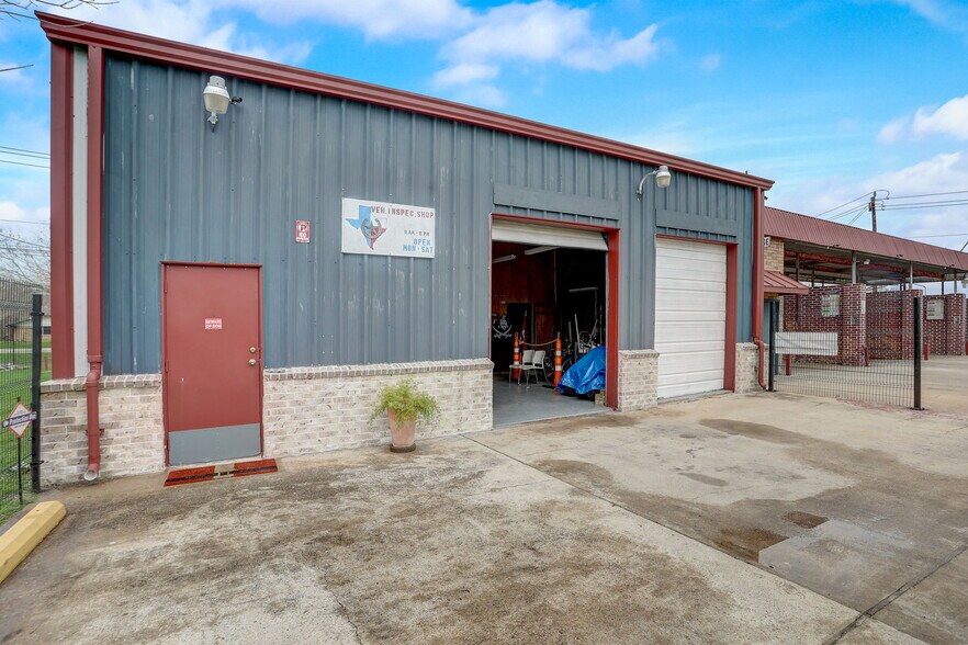 More Photos Of 6034 Brookside Rd, Pearland Carwash For Sale