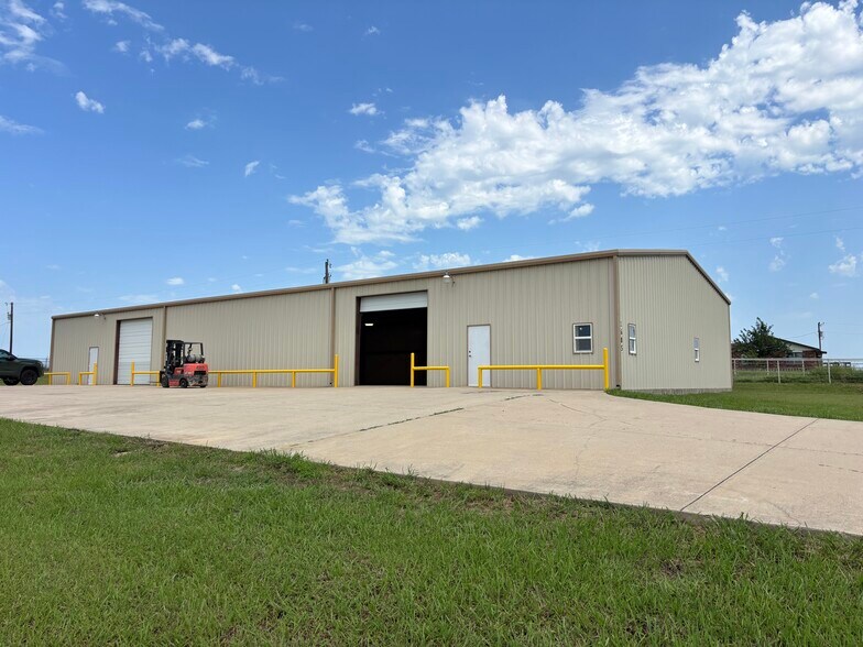 Primary Photo Of 1685 Melton Rd, Sanger Warehouse For Sale