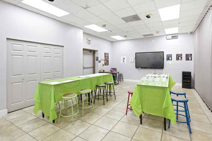 More Photos Of 6837 Lakeville Rd, Orlando Religious Facility For Sale