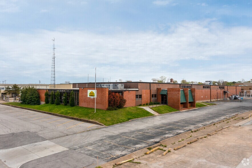 More Photos Of 6650 E 44th St, Tulsa Warehouse For Lease