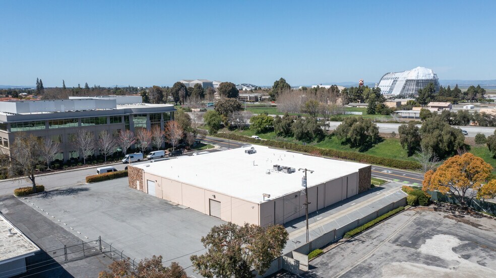 More Photos Of 411-415 Fairchild Dr, Mountain View Warehouse For Lease