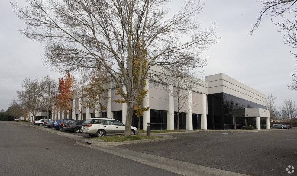 More Photos Of 775 Southpoint Blvd, Petaluma Warehouse For Lease