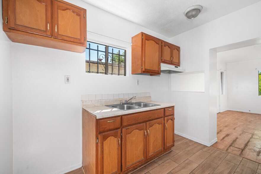 More Photos Of 1727 Bellevue Ave, Los Angeles Apartments For Sale