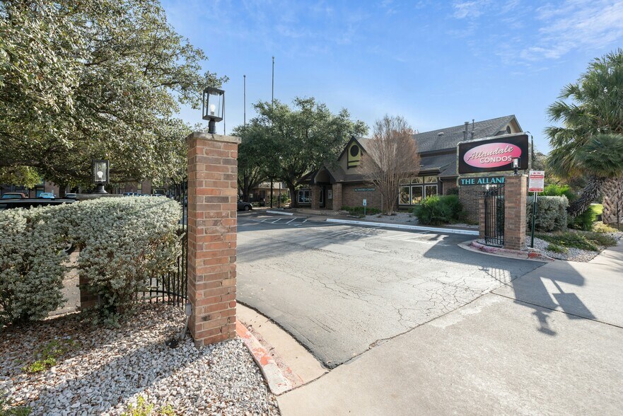 More Photos Of 7685 Northcross Dr, Austin Office For Lease
