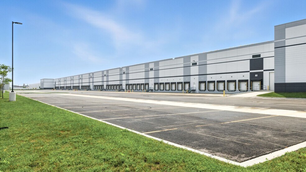 More Photos Of 5301 W Roosevelt Rd, Cicero Distribution For Lease