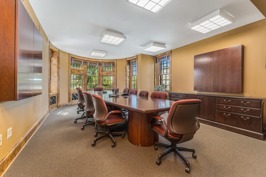 More Photos Of 1 Main St, Flemington Office For Sale
