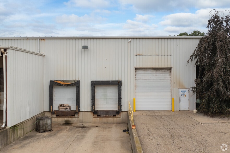 More Photos Of 4850 Fulton St E, Ada Warehouse For Lease