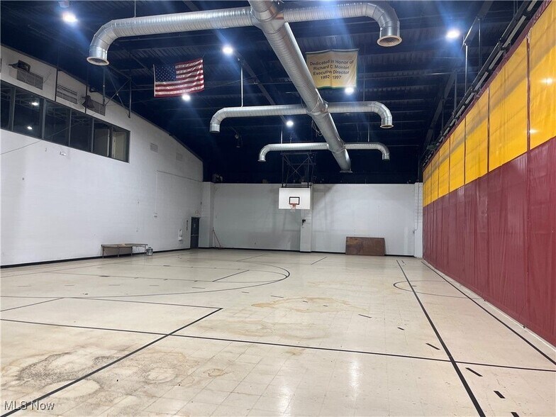 More Photos Of 2600 25th St, Canton Specialty For Lease