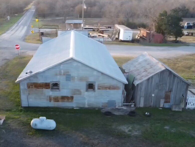 More Photos Of 110 County Road 421, Thorndale Freestanding For Sale