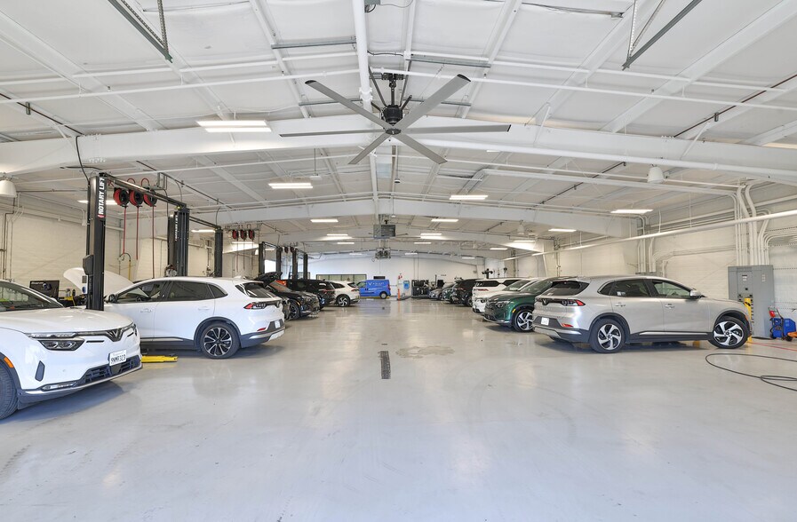 More Photos Of 3230 Auto Plz, Richmond Auto Dealership For Lease
