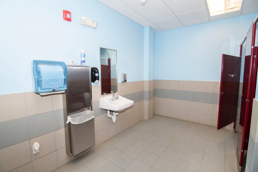 More Photos Of 3 Unlimited Dr, Saratoga Springs Office For Lease