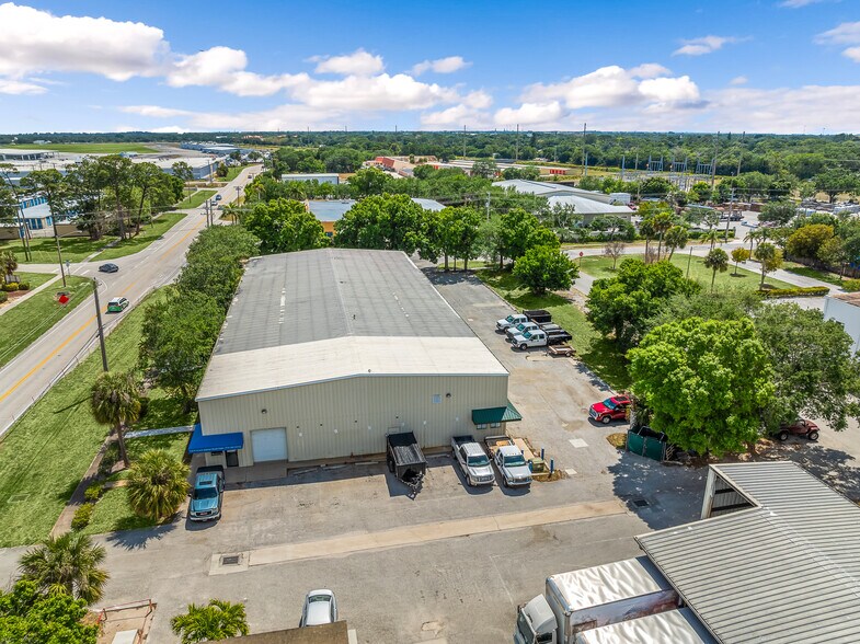 More Photos Of 3101-3215 Aviation Blvd, Vero Beach Warehouse For Lease
