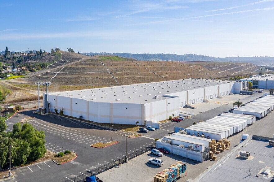 More Photos Of 280 Machlin Ct, City of Industry Warehouse For Lease