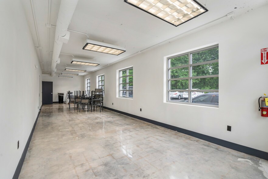 More Photos Of 5502 Peachtree Rd, Chamblee Storefront Retail Office For Lease