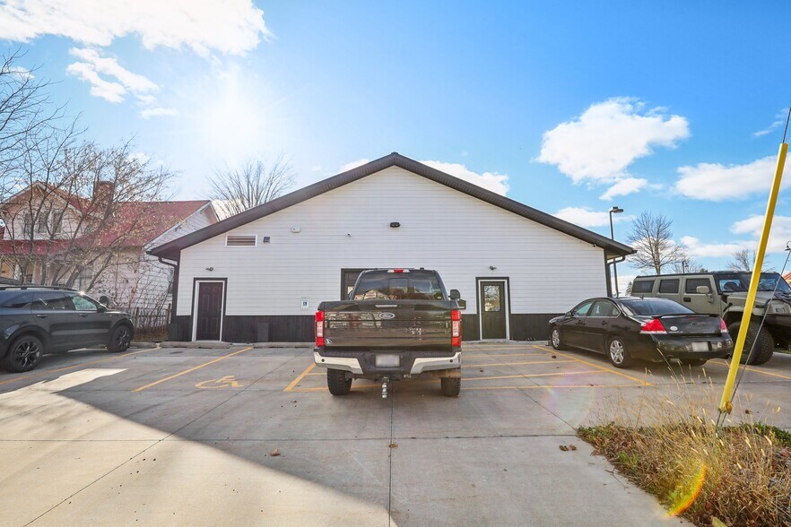 More Photos Of 613 Broadway, Wisconsin Dells Loft Creative Space For Sale