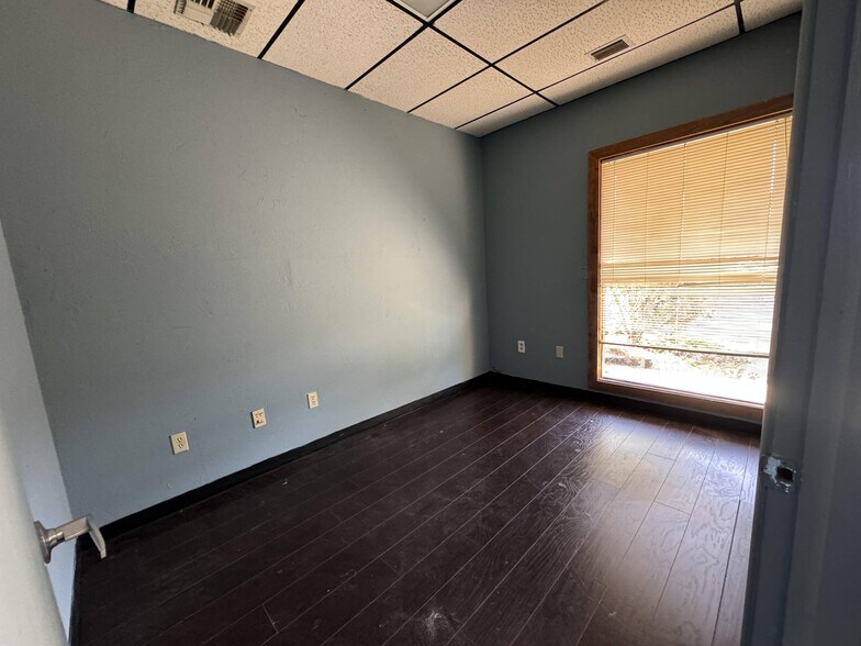More Photos Of 2120 Collier Ave, Fort Myers Unknown For Lease