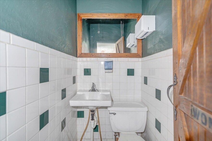 More Photos Of 630 Lowe St, Buchanan Restaurant For Sale