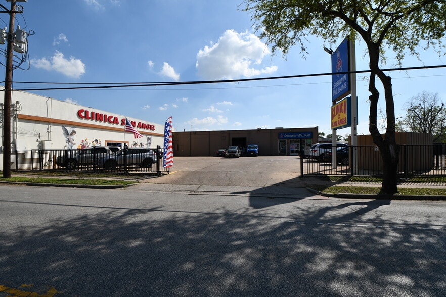 More Photos Of 7118 Harrisburg Blvd, Houston Medical For Sale