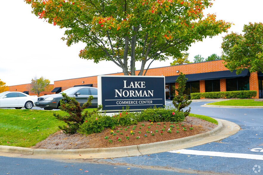 More Photos Of 20464 Chartwell Center Dr, Cornelius Unknown For Lease