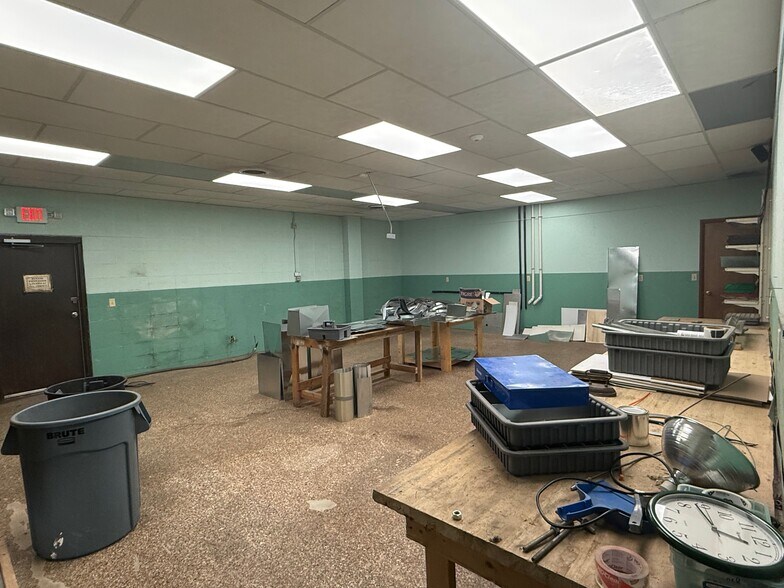 More Photos Of 803 Linway Dr, Goshen General Retail For Sale