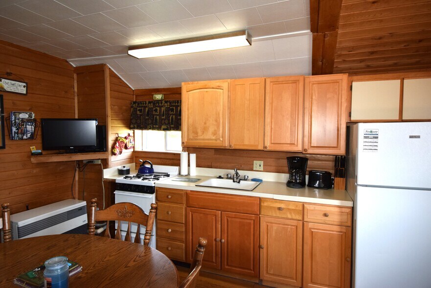 More Photos Of 109 Sinclair Rd, Sinclair Sports And Entertainment For Sale