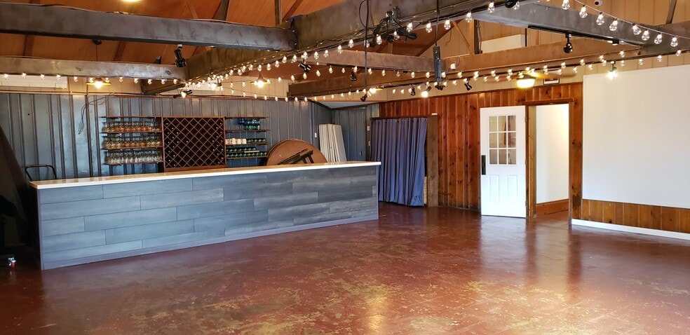 More Photos Of 1400 Stratford Rd, Delaware Freestanding For Sale