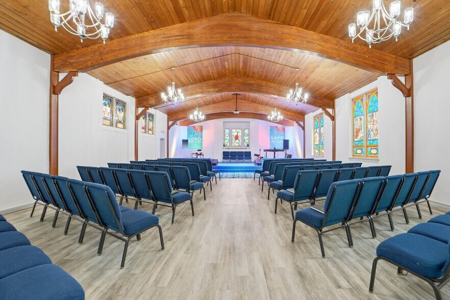 More Photos Of 8075 Lone Star Rd, Jacksonville Religious Facility For Sale
