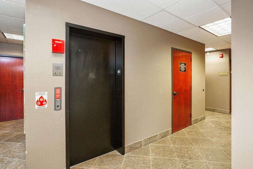 More Photos Of 14300 SE First St, Vancouver Office For Lease