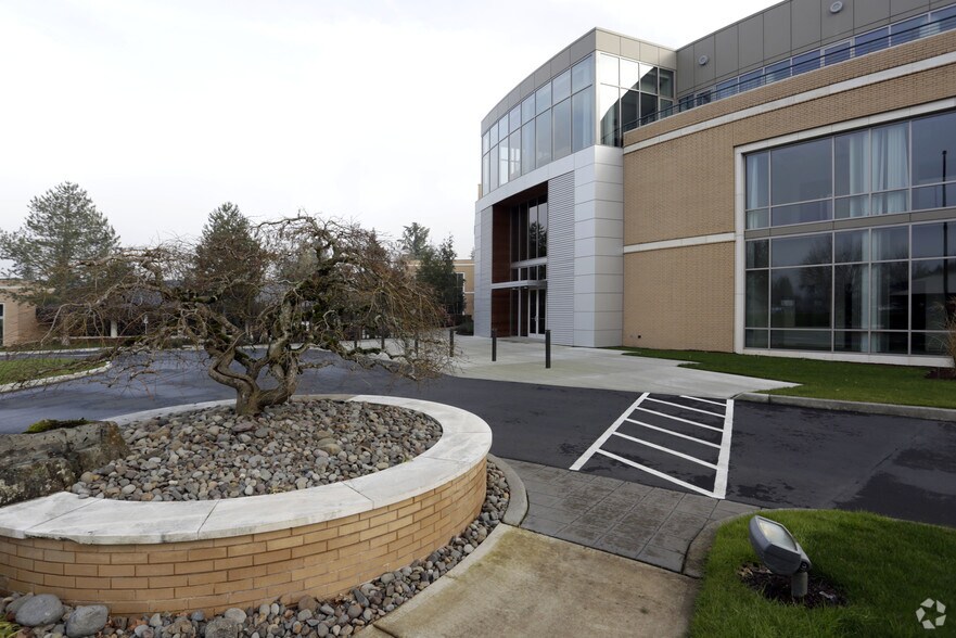 More Photos Of 5505 NE Moore Ct, Hillsboro Office For Sale