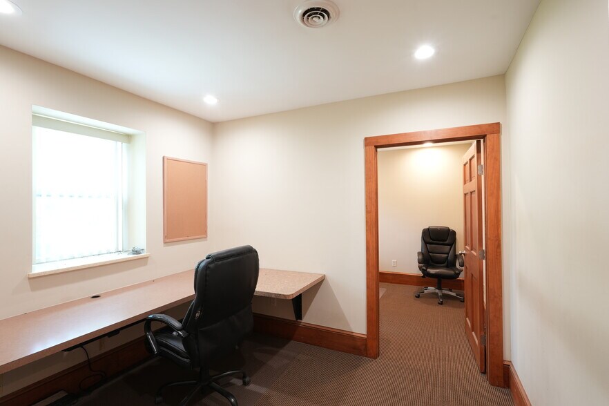 More Photos Of 7757 Woodbine Rd, Woodbine Warehouse For Lease