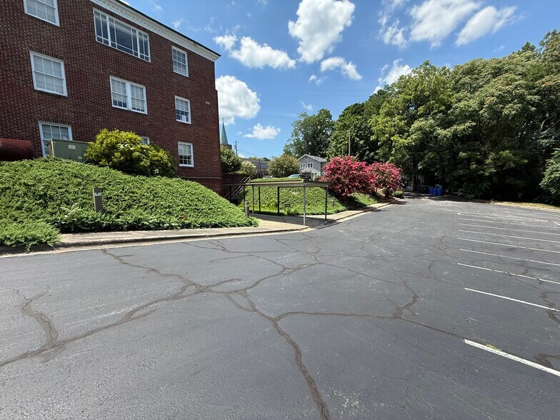 More Photos Of 408 8th St, North Wilkesboro Medical For Lease
