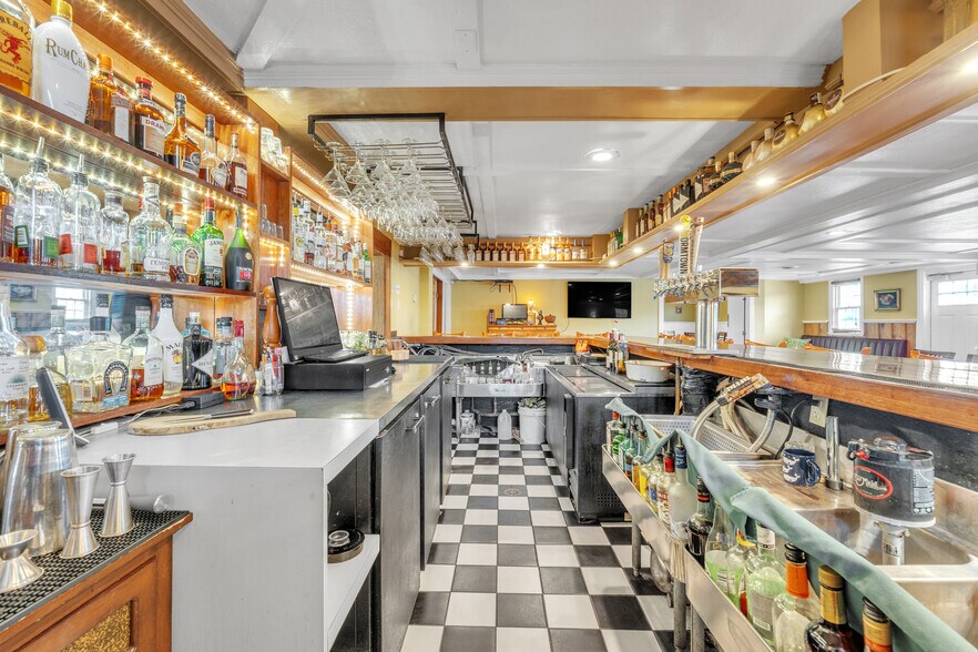 More Photos Of 1 Princeton St, Jefferson Restaurant For Sale