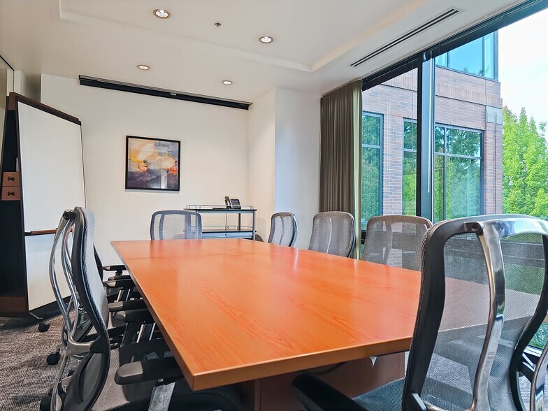 More Photos Of 4800 Meadows Rd, Lake Oswego Coworking Space