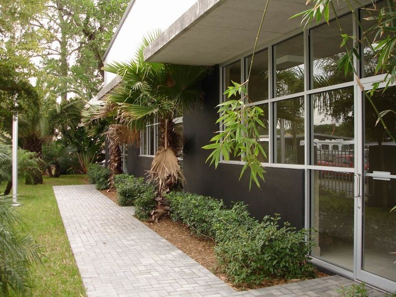 More Photos Of 1926 18th St, Sarasota Warehouse For Sale