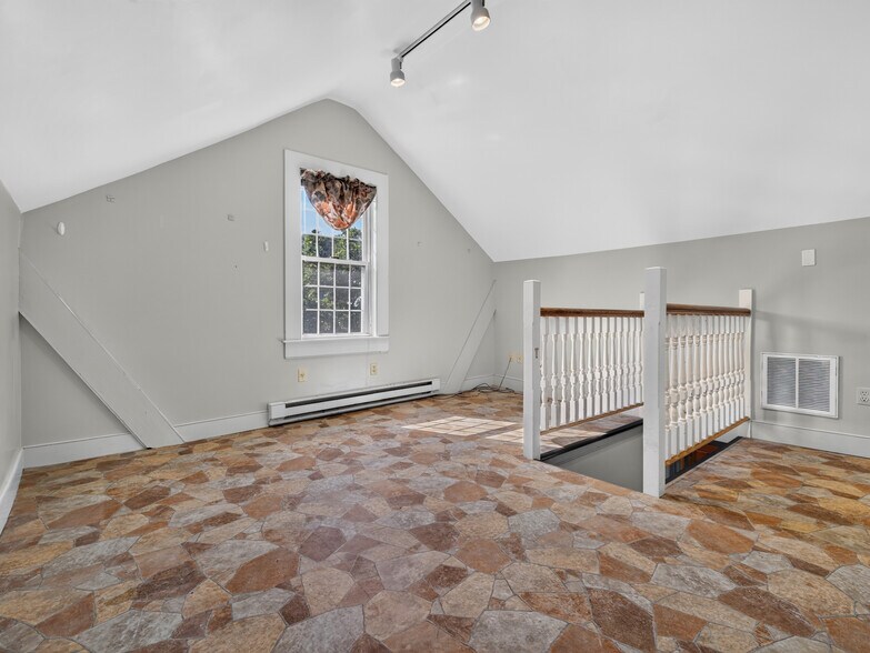 More Photos Of 1721 Saybrook Rd, Haddam Veterinarian Kennel For Sale