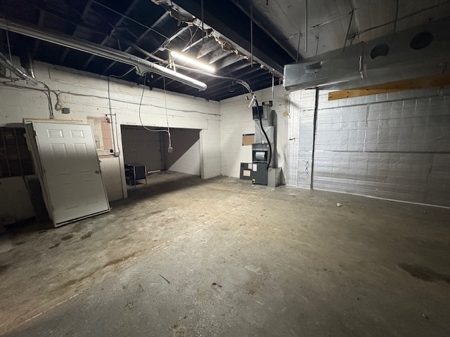 More Photos Of 21950-21956 Schoenherr Rd, Warren Warehouse For Lease