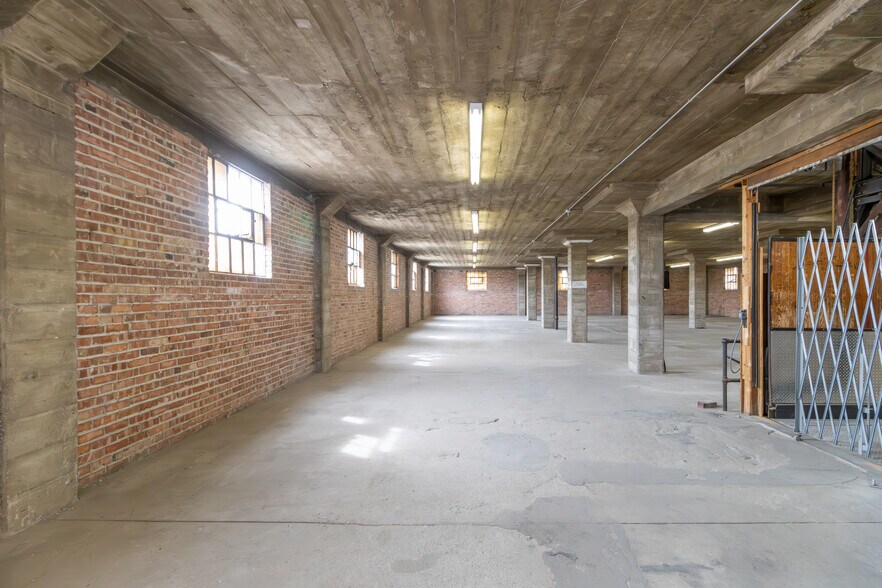 More Photos Of 902 S 1st Ave, Pocatello Distribution For Lease
