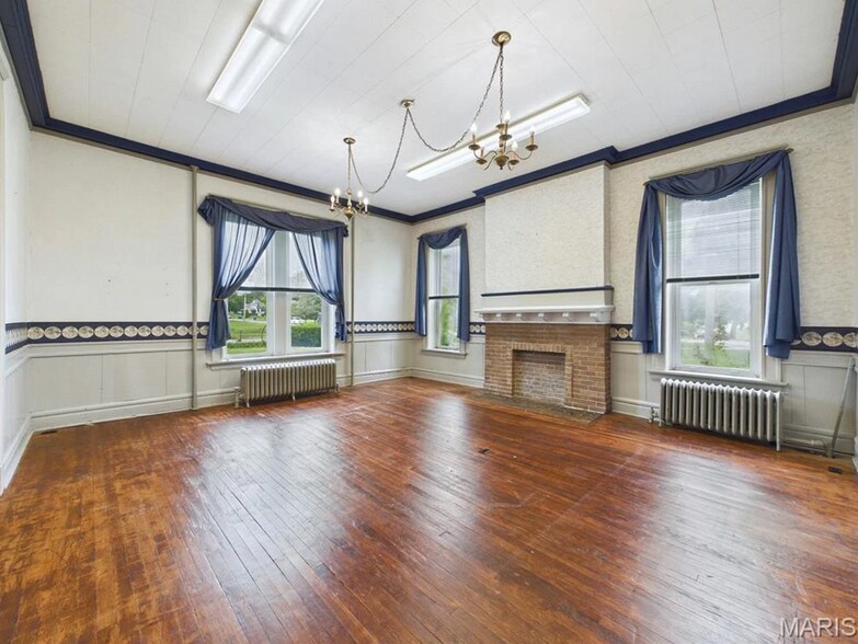 More Photos Of 2009 Seminary Rd, Alton Schools For Sale