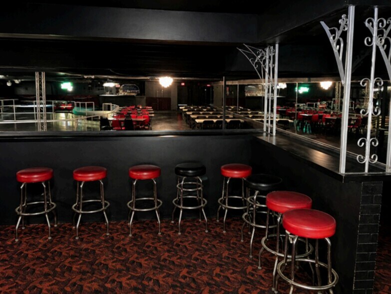 More Photos Of 2403 N Cornell St, Lubbock Bar For Sale
