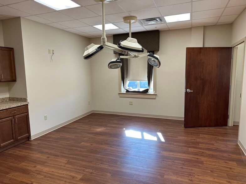 More Photos Of 101 Financial Dr, Elizabethtown Medical For Lease