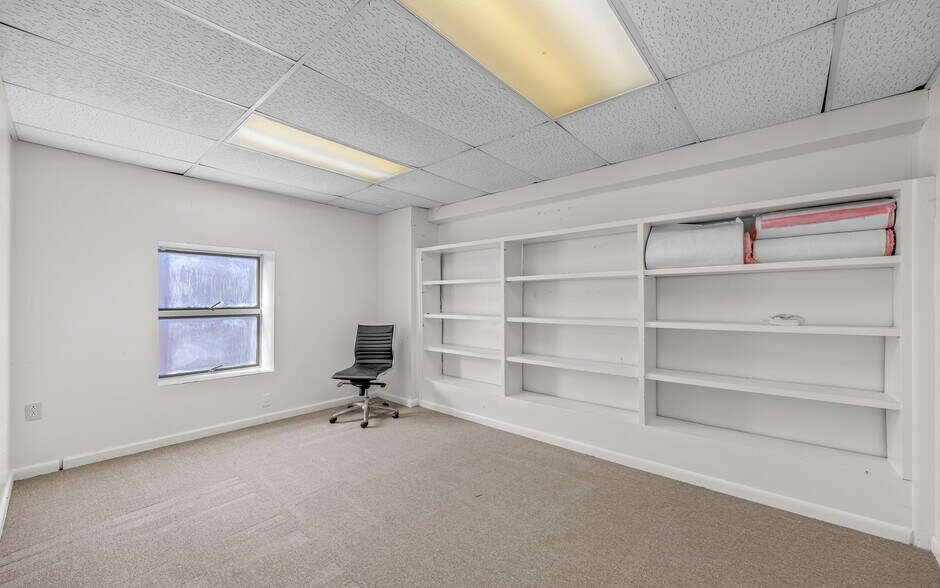 More Photos Of 105 S First Colonial Rd, Virginia Beach Flex For Sale