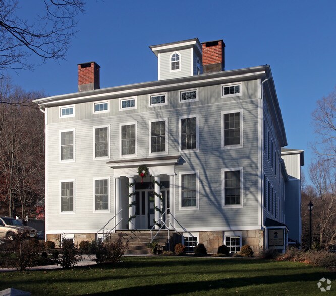 More Photos Of 107 Church Hill Rd, Sandy Hook Office For Lease