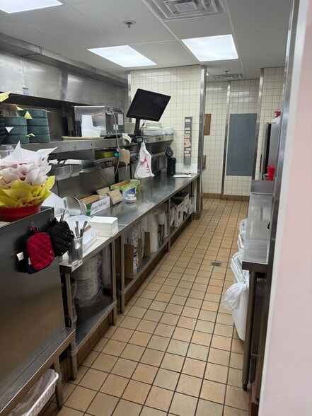 More Photos Of 40 El Camino, Fresno Storefront For Lease