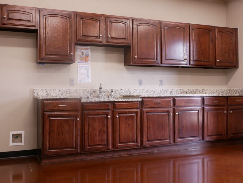 More Photos Of 25 NW 146th St, Edmond Medical For Lease