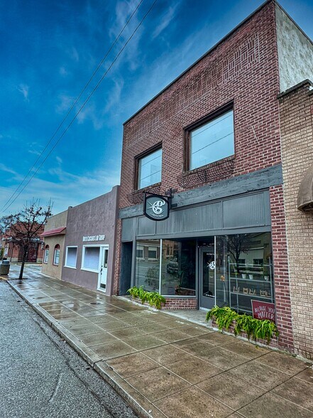 Primary Photo Of 111 2nd S Ave, Okanogan Storefront Retail Office For Sale