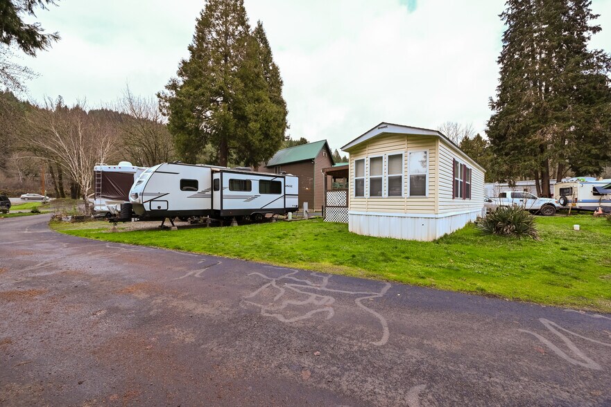 More Photos Of 999 Old Highway 99, Wolf Creek Specialty For Sale