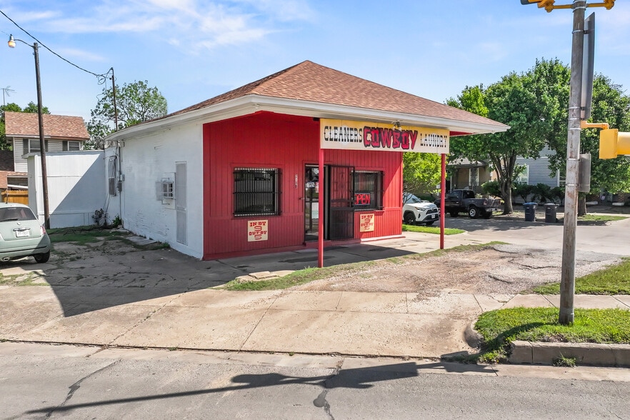 More Photos Of 2100 Azle Ave, Fort Worth Storefront For Sale