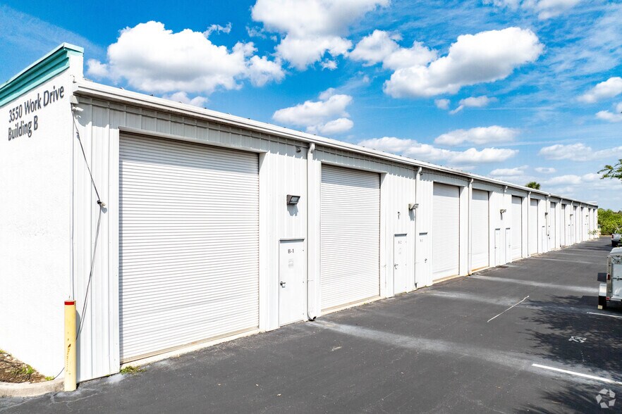 More Photos Of 3560 Work Dr, Fort Myers Warehouse For Lease